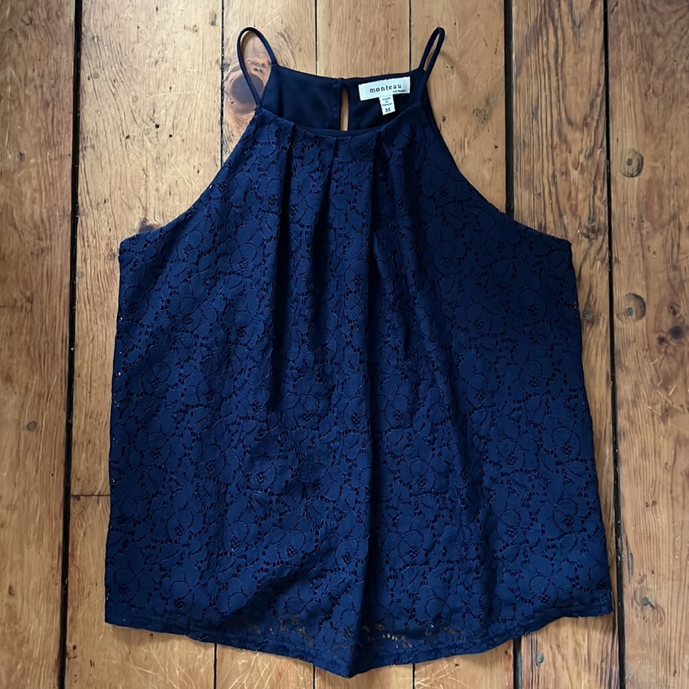 Lace sleeveless blouse